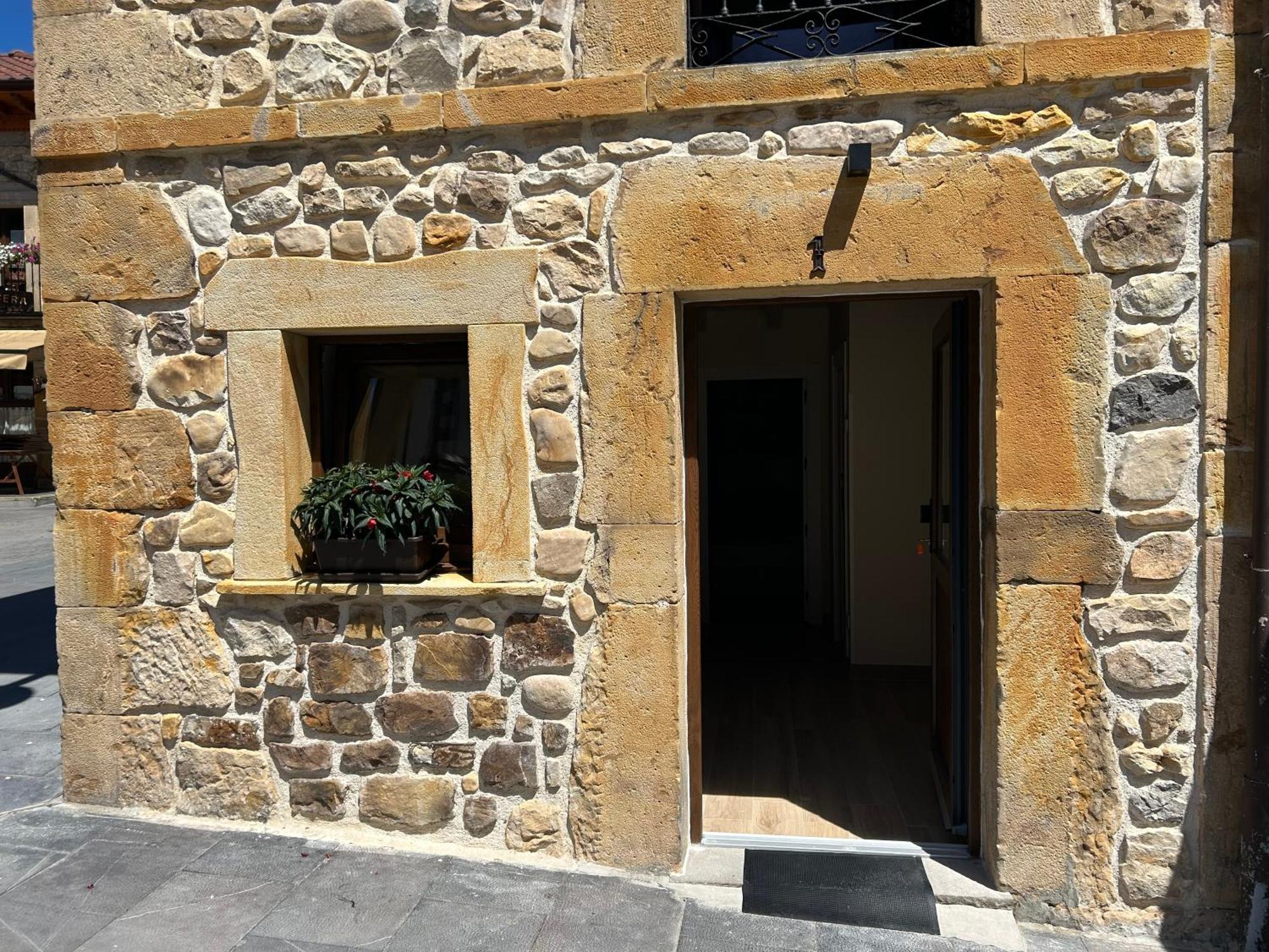 Apartamentos San Roque Arenas De Cabrales Exterior foto